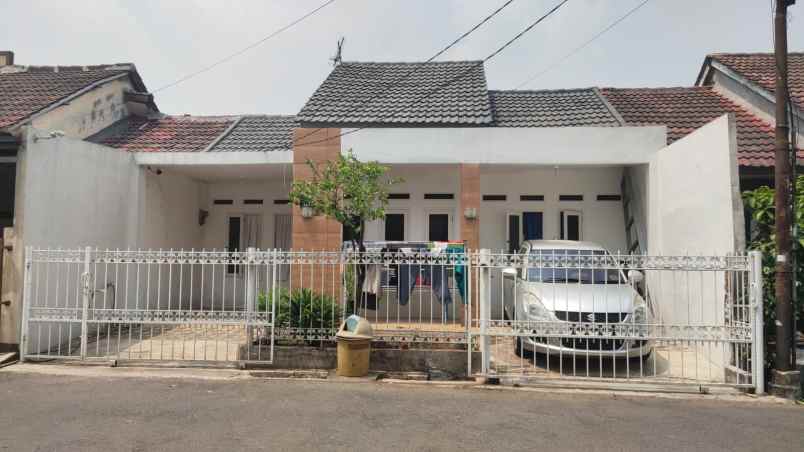 dijual rumah perumahan dukuh zamrud