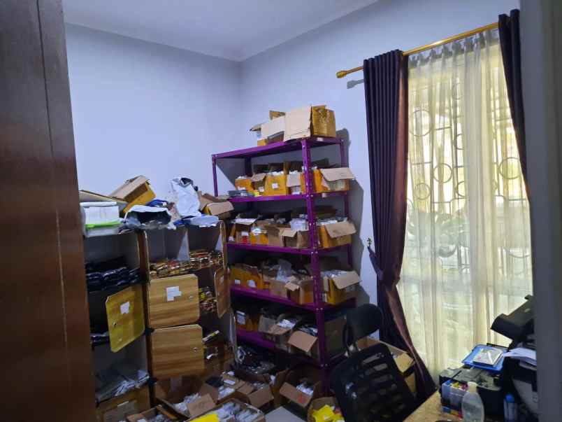 dijual rumah perumahan graha selaras