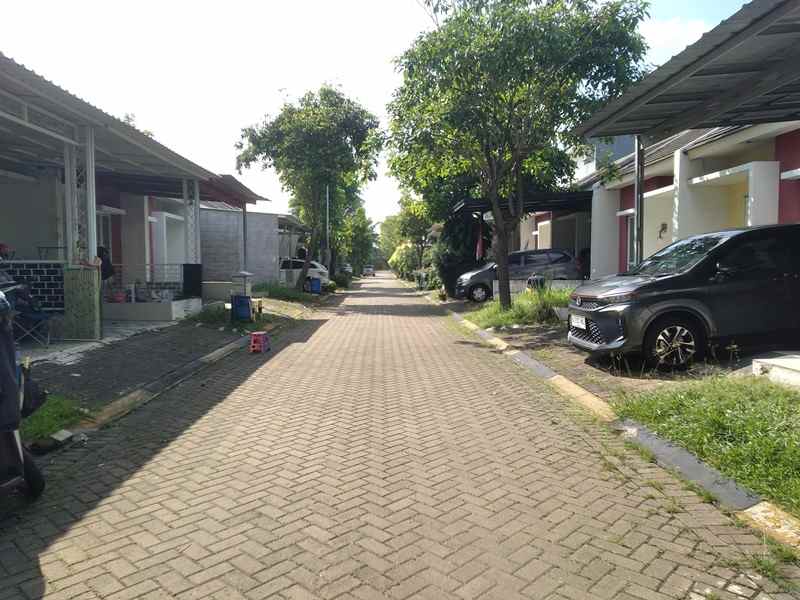 dijual rumah perumahan grand batavia