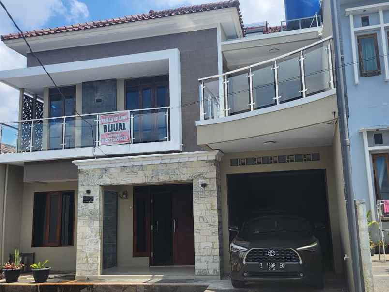 dijual rumah perumahan intan regency