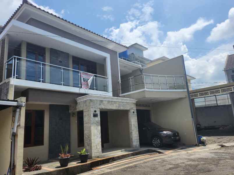 dijual rumah perumahan intan regency