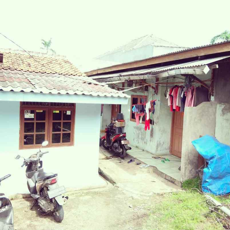 dijual rumah plus 2 kontrakan dan 2 toko