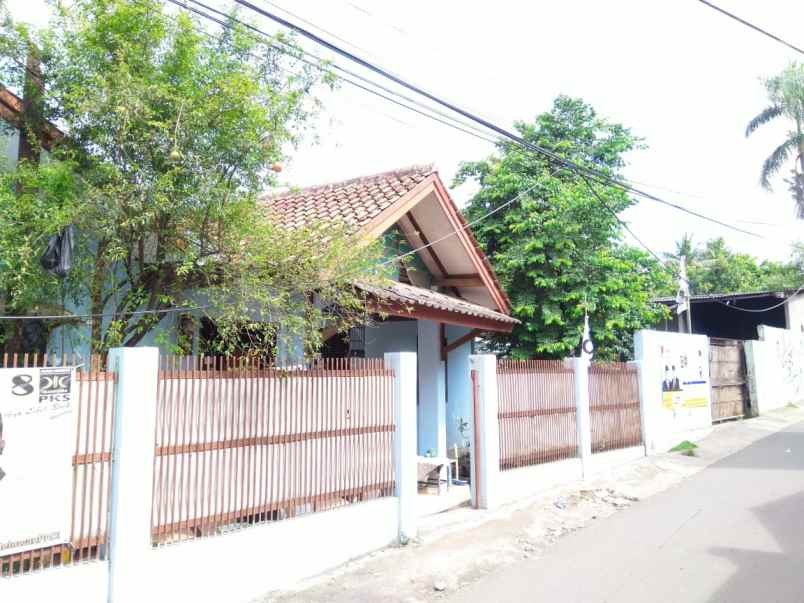 dijual rumah plus 2 kontrakan dan 2 toko