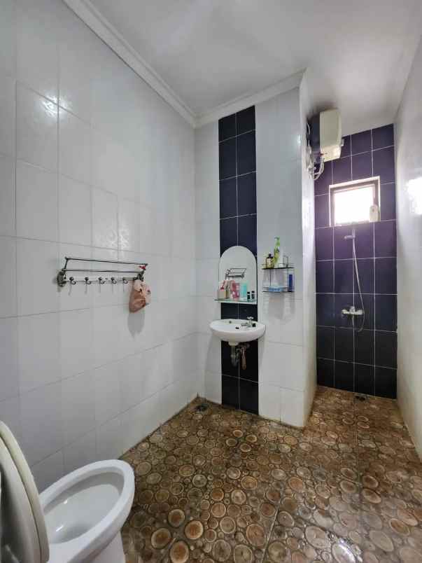 dijual rumah pondok bambu