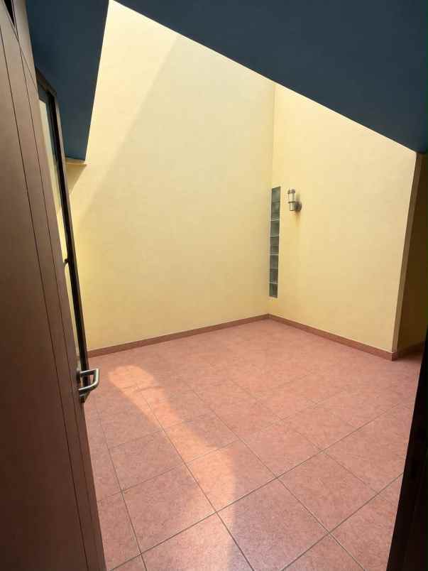 dijual rumah pondok kacang timur