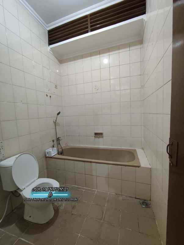 dijual rumah pondok kelapa