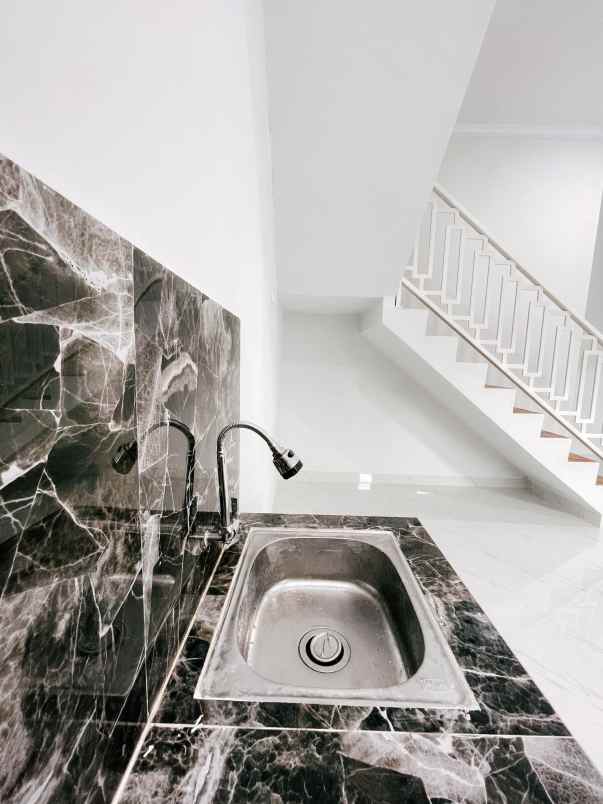 dijual rumah pondok ungu permai