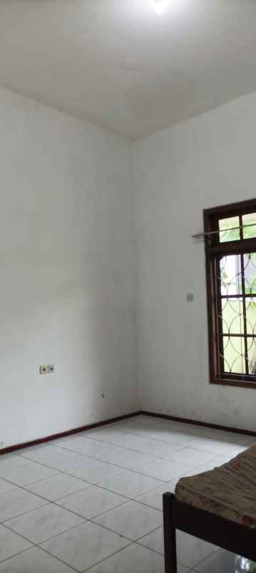 dijual rumah pradah permai