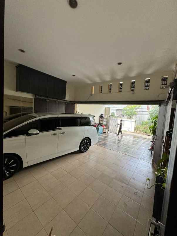 dijual rumah pulomas