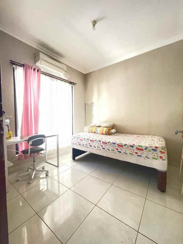 dijual rumah puri surya jaya