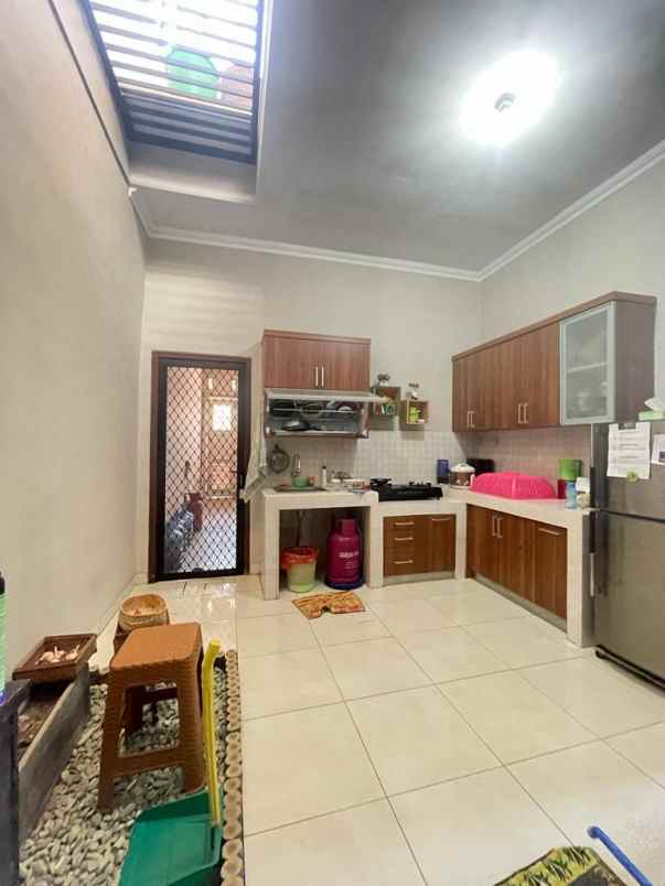 dijual rumah puri surya jaya