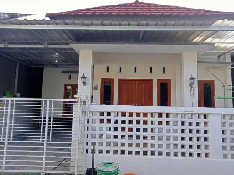 dijual rumah purwomartani kalasan