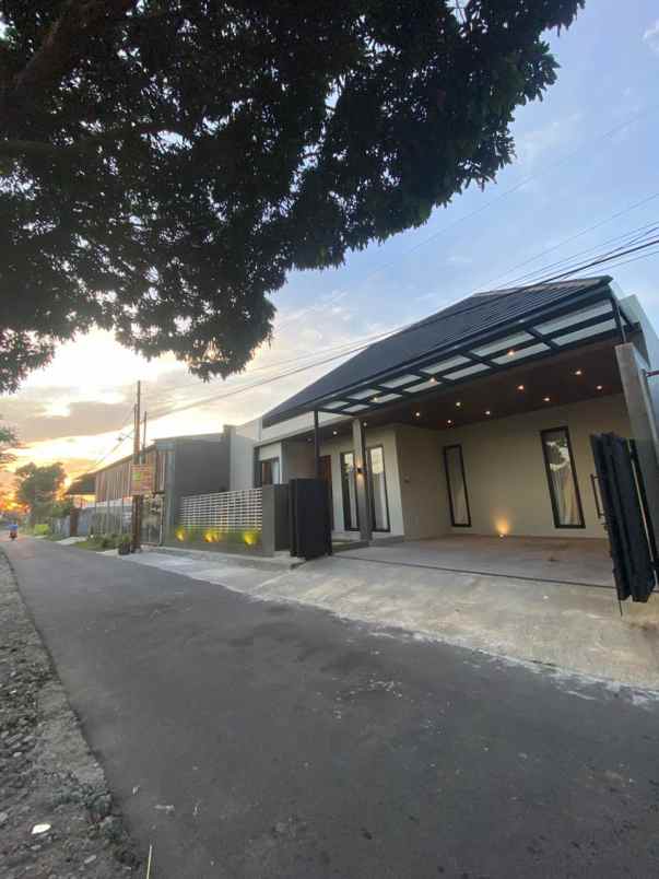 dijual rumah purwomartani kec kalasan