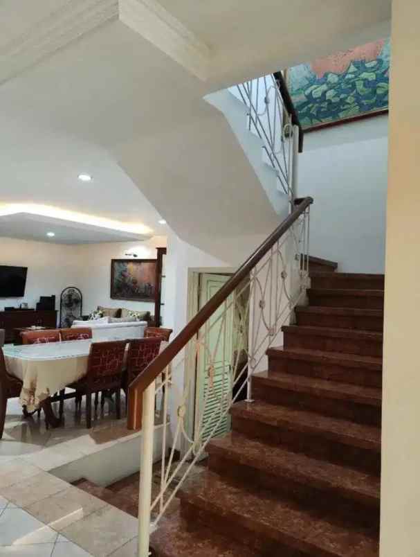 dijual rumah raffles hills cibubur