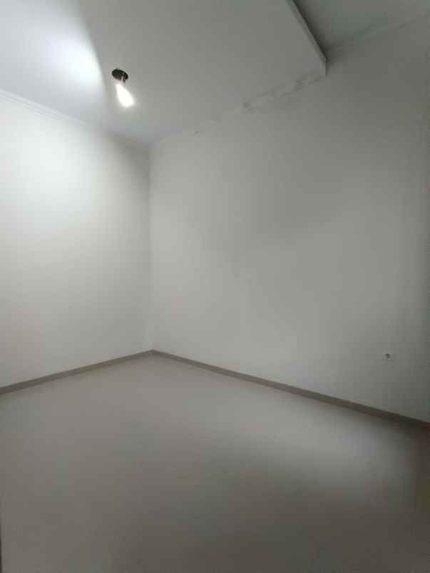 dijual rumah rangkapan jaya pancoran