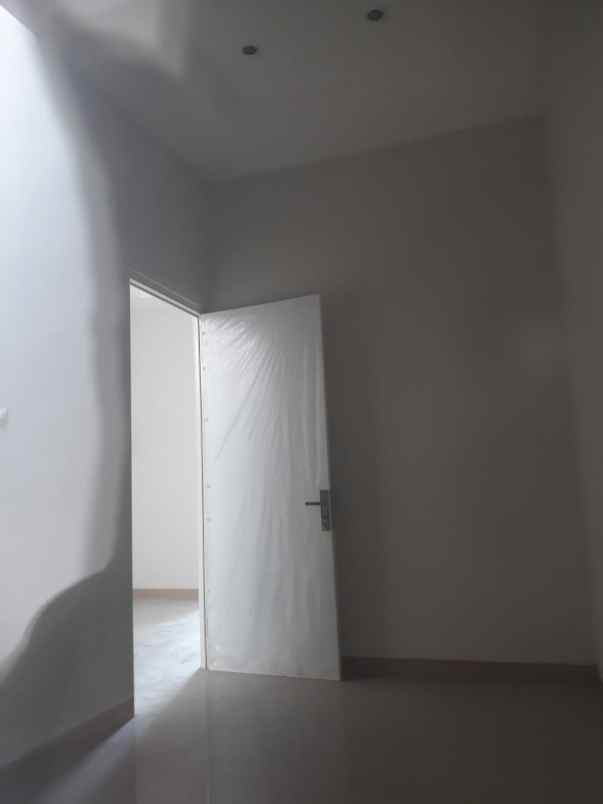 dijual rumah raya gunung anyar