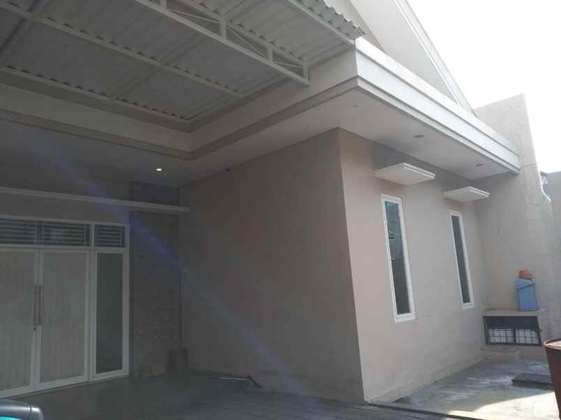 dijual rumah raya kedinding