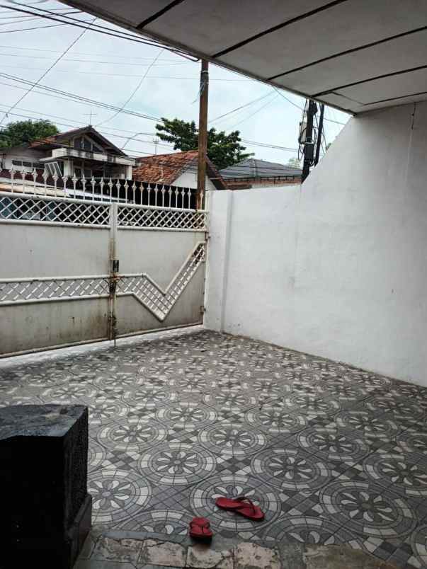 dijual rumah raya pucang