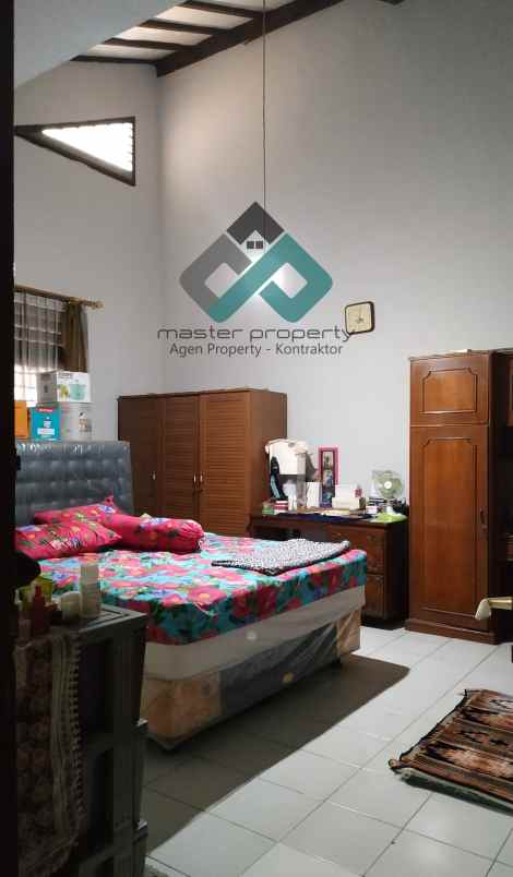 dijual rumah regol