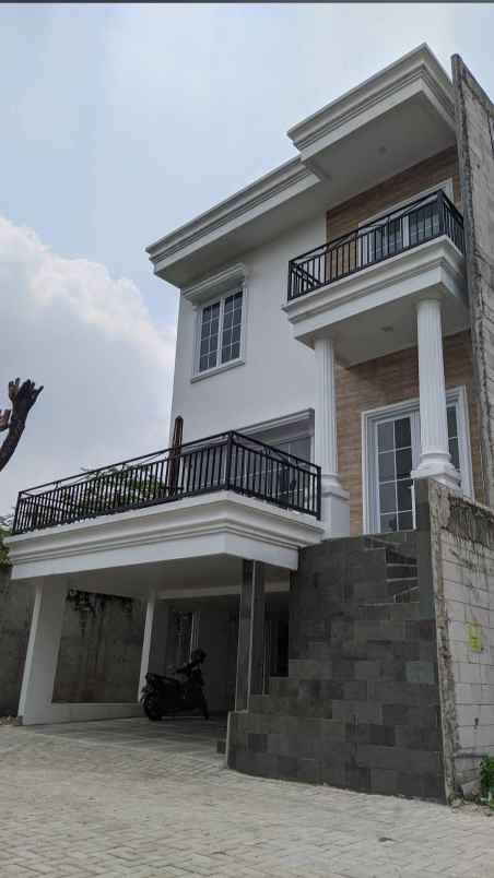 dijual rumah royal nuri residence