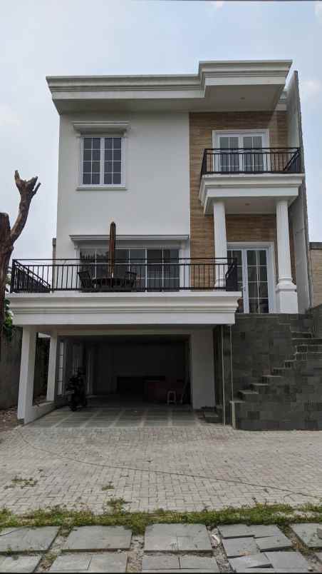 dijual rumah royal nuri residence