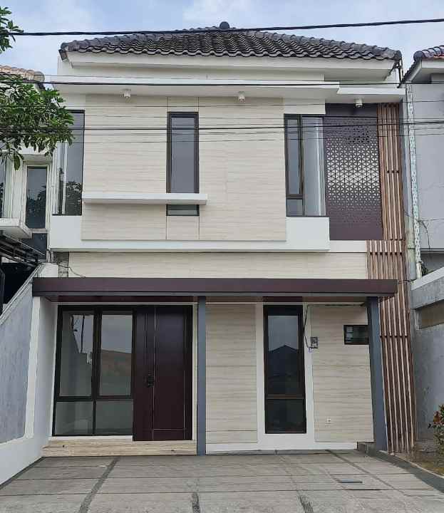 dijual rumah royal paka residence