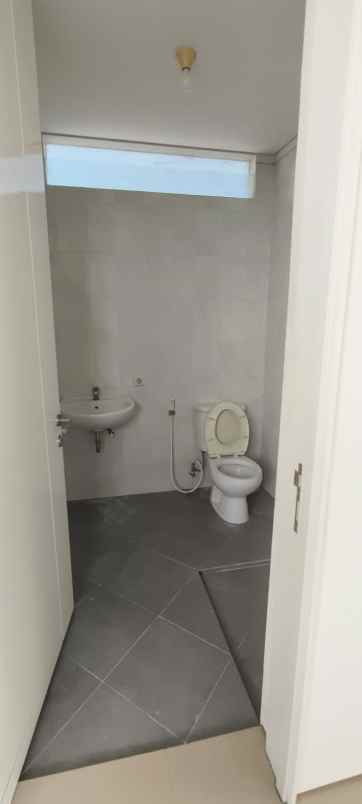 dijual rumah royal residence harewood
