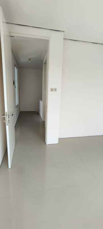 dijual rumah royal residence harewood