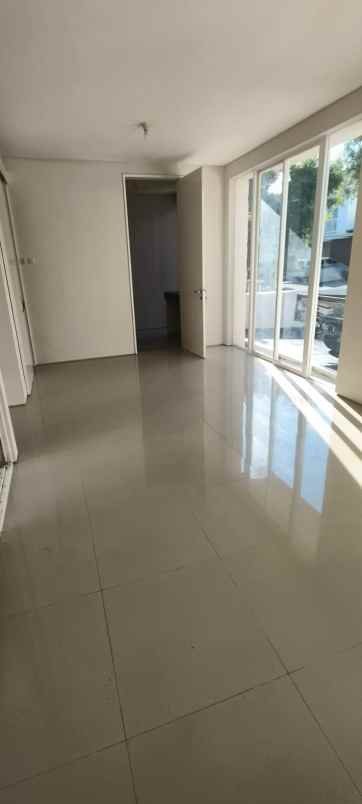 dijual rumah royal residence harewood