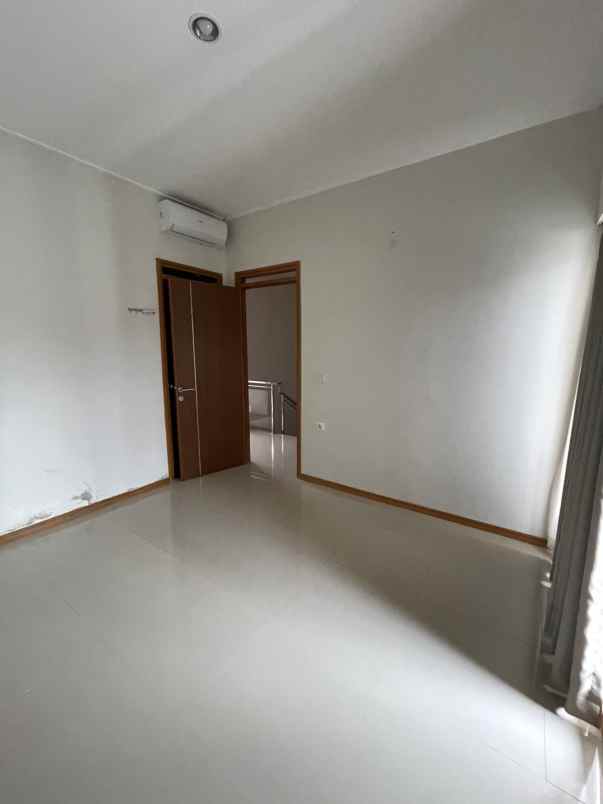 dijual rumah rumah cluster bali garden