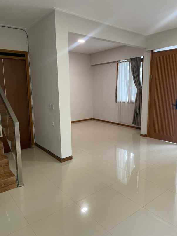dijual rumah rumah cluster bali garden