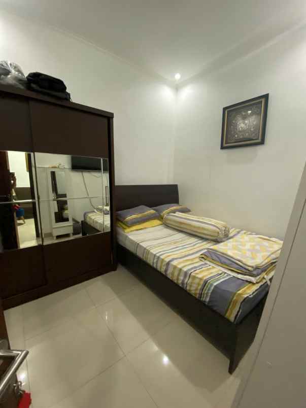 dijual rumah rumah komplek elite puri