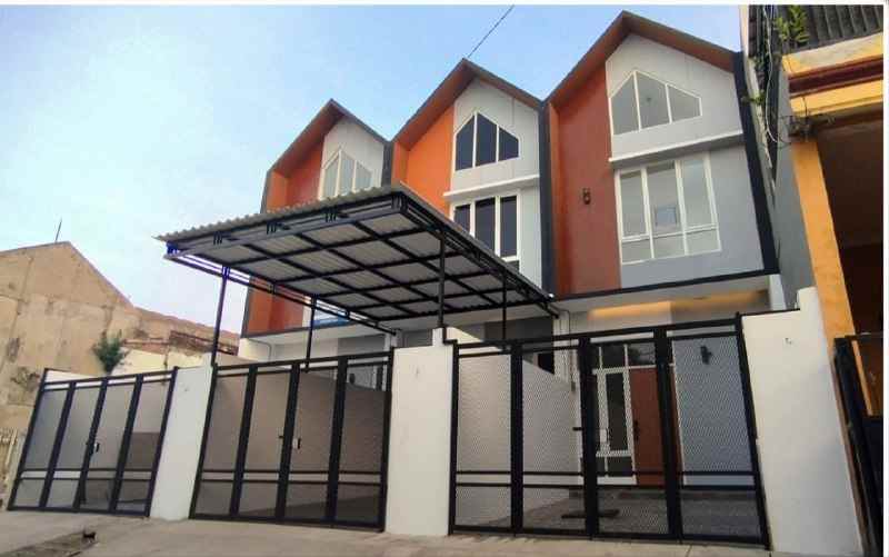 dijual rumah rungkut barata