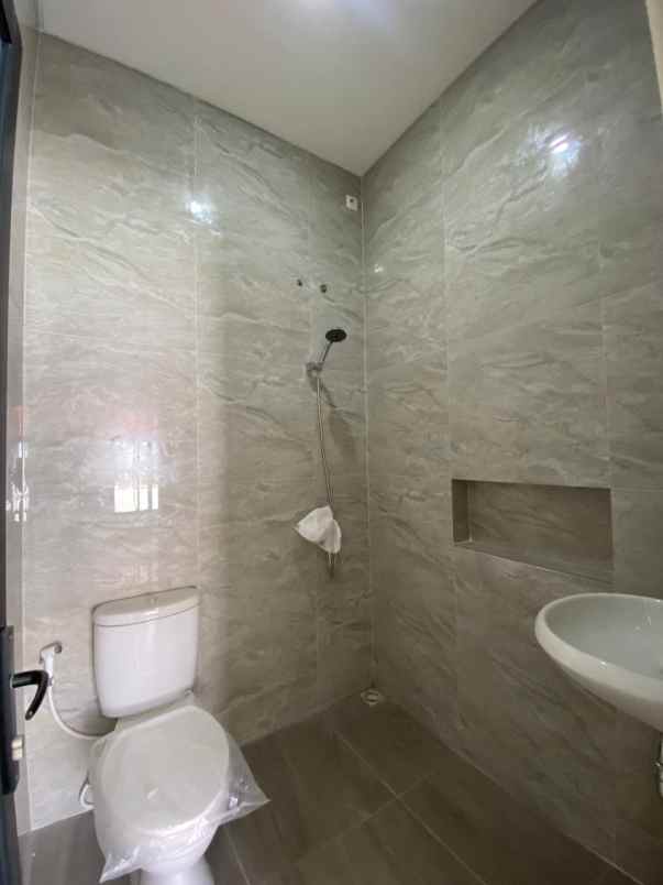 dijual rumah rungkut mapan