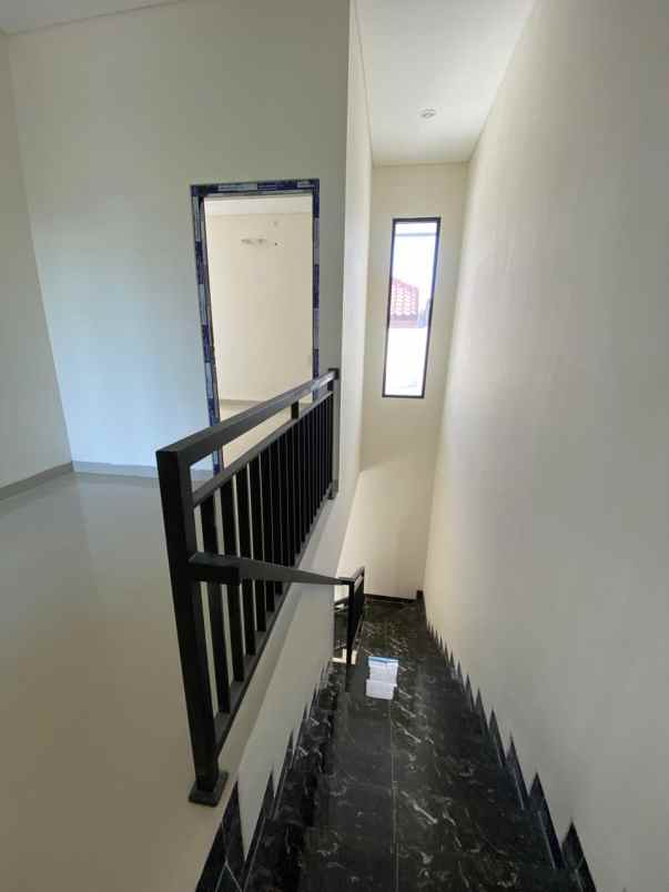 dijual rumah rungkut mapan