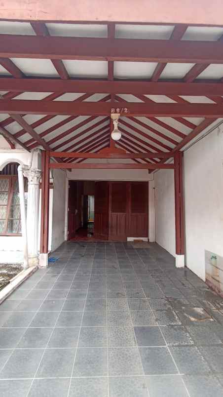 dijual rumah sarua indah