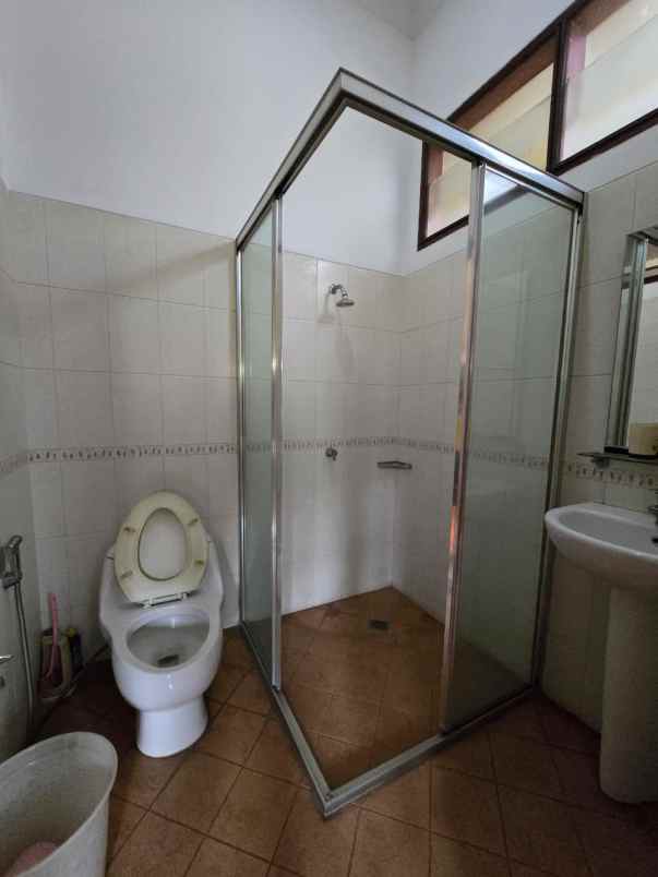 dijual rumah secondary dalam komplek astri