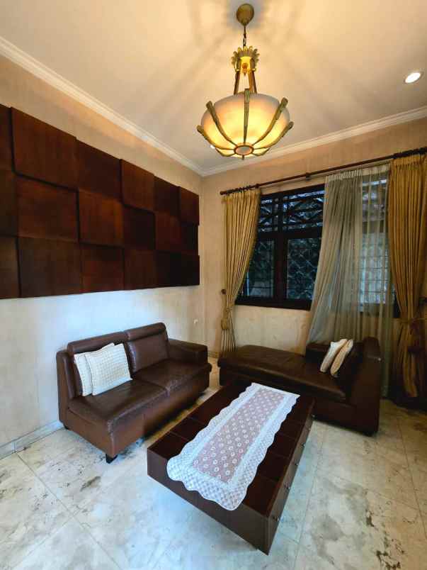 dijual rumah secondary dalam komplek astri
