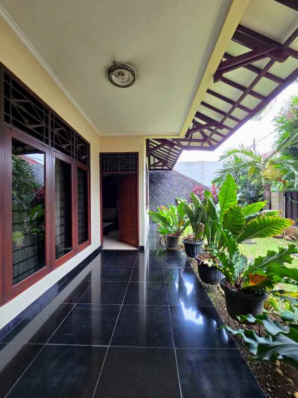 dijual rumah secondary dalam komplek astri