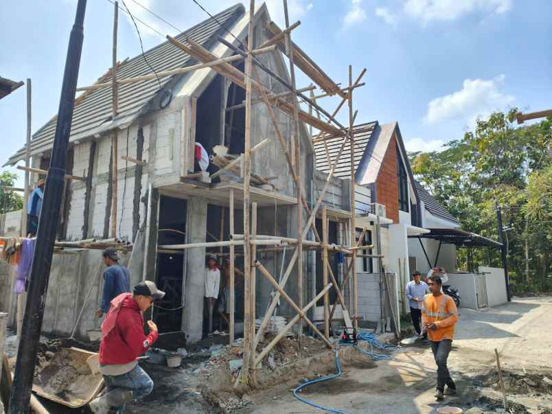 dijual rumah selatan lapangan kasihan