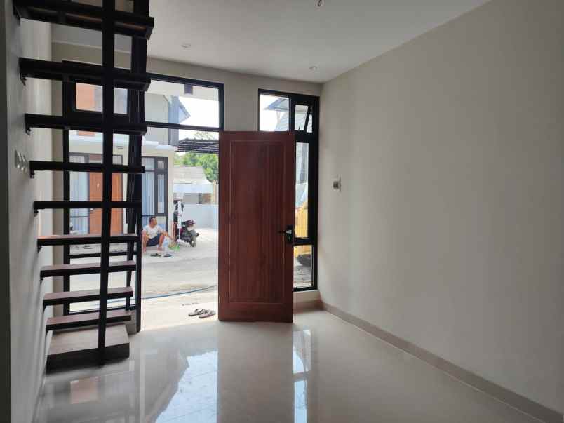 dijual rumah selatan lapangan kasihan