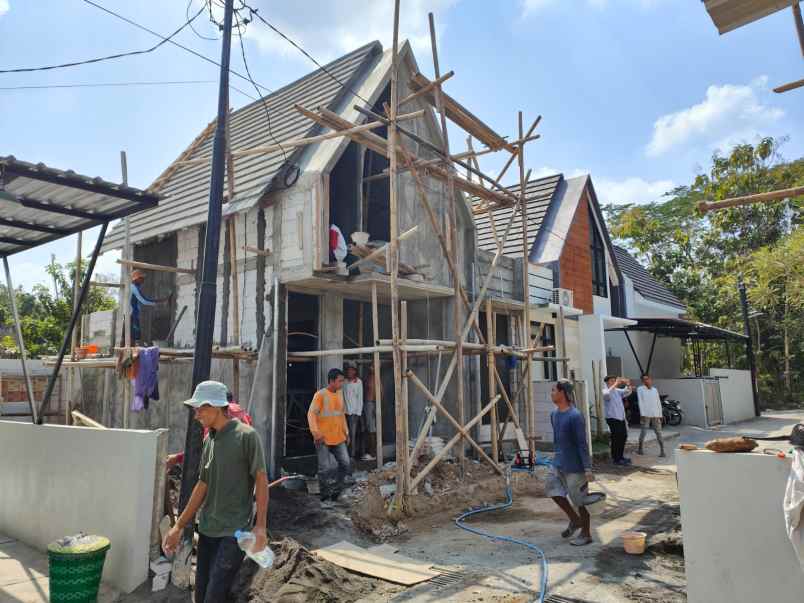 dijual rumah selatan lapangan kasihan