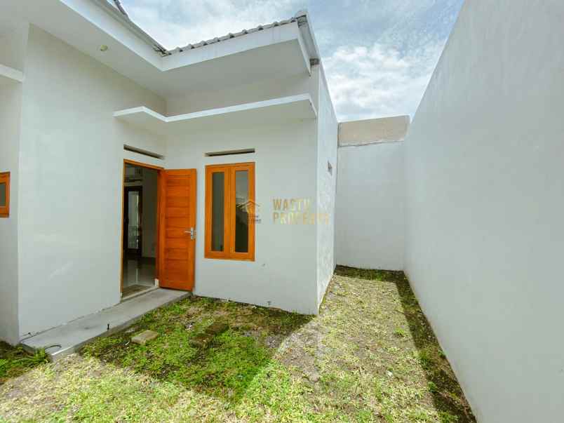 dijual rumah selomartani