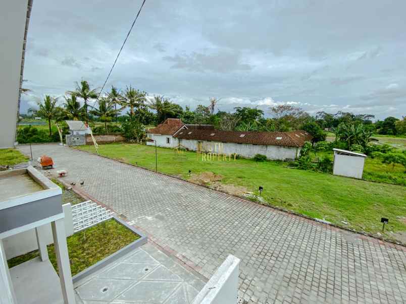 dijual rumah selomartani