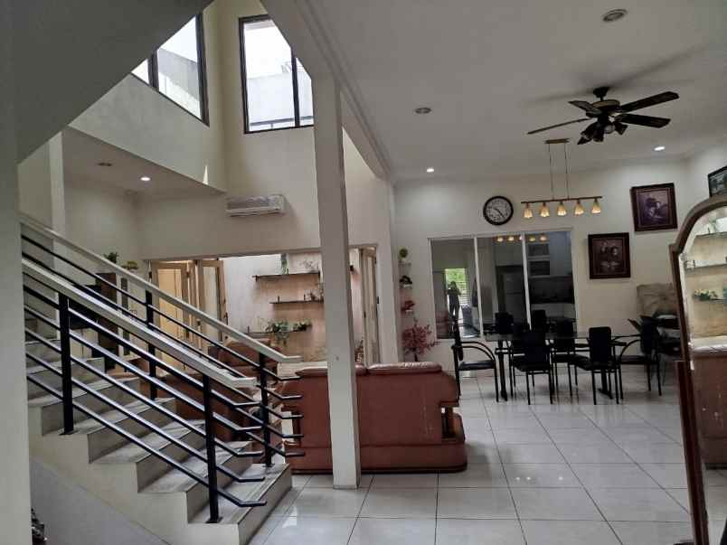 dijual rumah semi furnish citragran