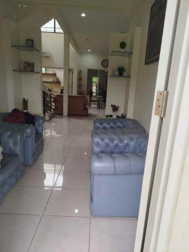 dijual rumah semi furnish citragran