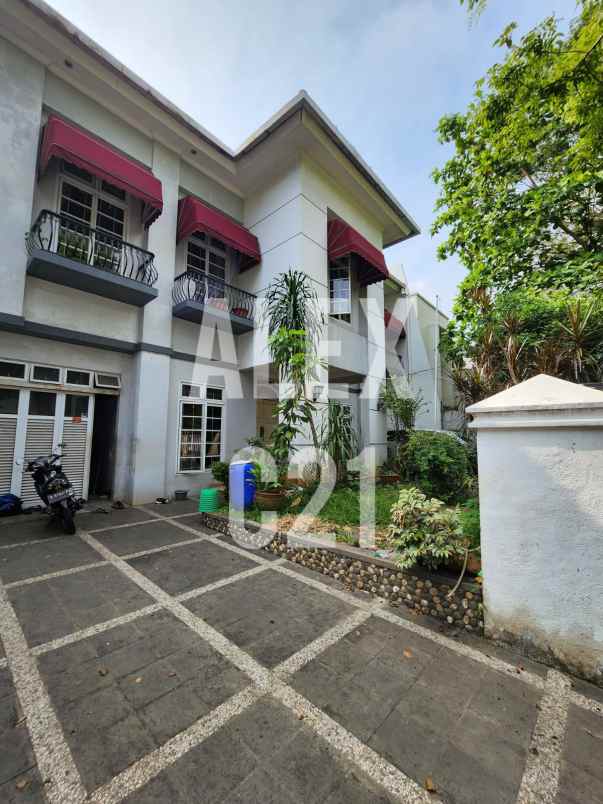 dijual rumah senopati