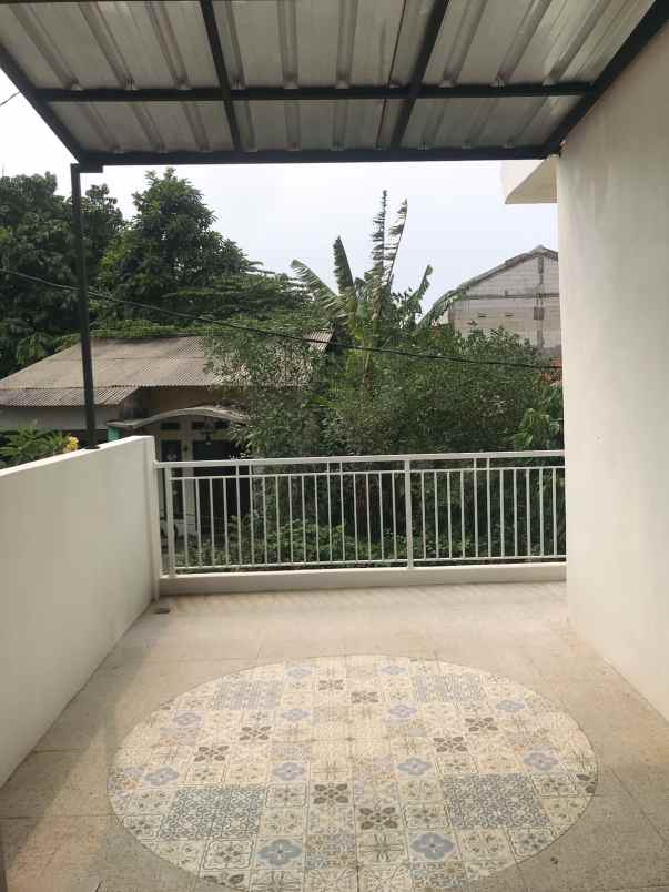 dijual rumah serua bojongsari depok