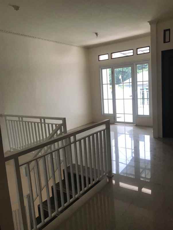 dijual rumah serua bojongsari depok