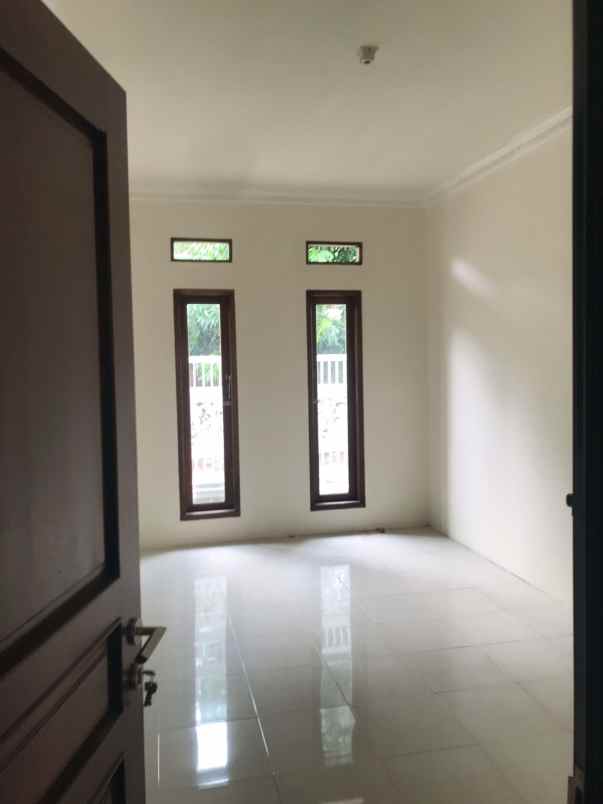 dijual rumah serua bojongsari depok